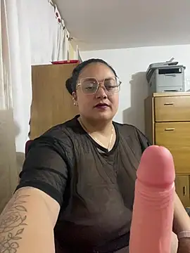 Snapshot of AvaRyd chatting on May 2026 05:12:01 AM AvaRyd online show from May 2026 05:12:01 AM