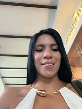 Snapshot of MonserratJons01 chatting on May 2026 06:09:01 PM MonserratJons01 online show from May 2026 06:09:01 PM