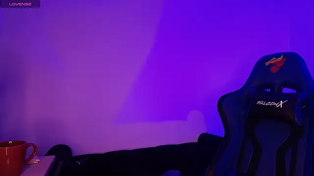 Nicolwhitee online show from March 2026 12:05:01 PM