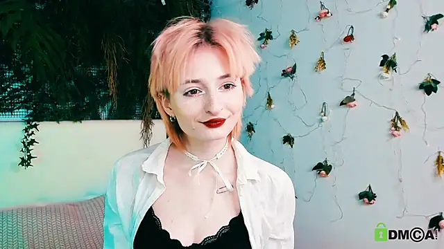 Kira  Cutie online show from April 2026 08:33:02 PM