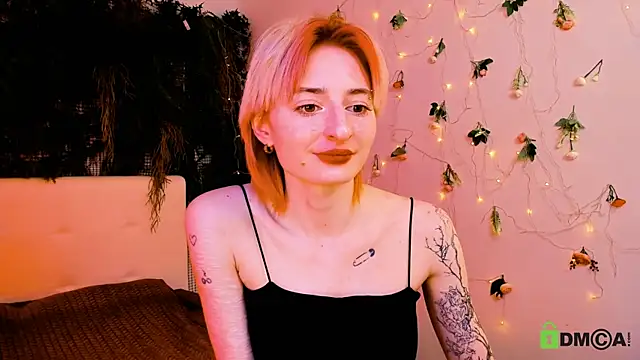 Snapshot of Kira__Cutie chatting on May 2026 11:45:02 PM Kira Cutie online show from May 2026 11:45:02 PM