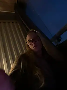 LizzieZ1975 online show from June 2026 11:20:01 PM