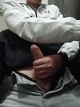 Skinboy06 online show from April 2026 08:11:02 PM