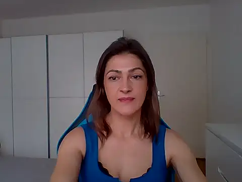 Snapshot of EVERLYY chatting on March 2026 07:45:02 AM EVERLYY online show from March 2026 07:45:02 AM