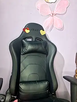 Snapshot of emily_fox01 chatting on March 2026 01:06:02 AM emily fox01 online show from March 2026 01:06:02 AM