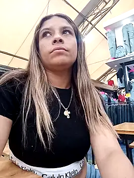 alanna6950 online show from April 2026 05:32:02 PM