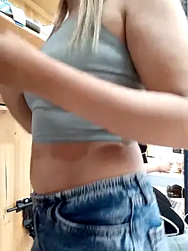 alanna6950 online show from April 2026 05:28:01 PM