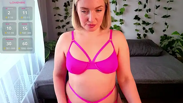 MonikFoxi online show from April 2026 04:15:02 AM