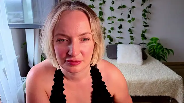 MonikFoxi online show from July 2026 04:29:01 AM