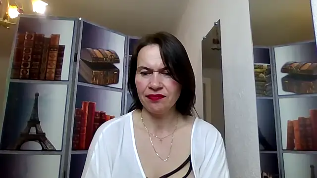 Selena Moo online show from April 2026 12:29:02 PM