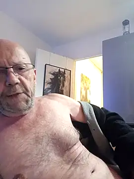 TOPHE0 online show from April 2026 10:23:01 PM