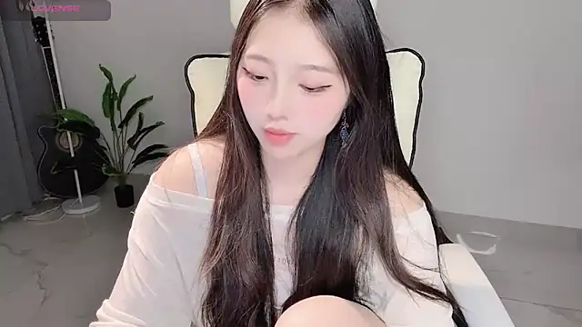 Yukiy8877 online show from May 2026 12:45:02 PM