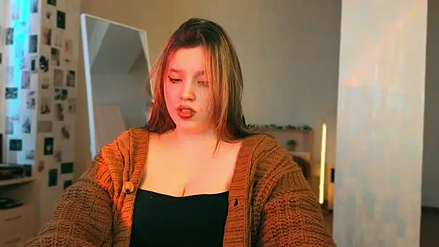 Snapshot of Chloe_Rozzy chatting on March 2026 08:19:01 AM Chloe Rozzy online show from March 2026 08:19:01 AM