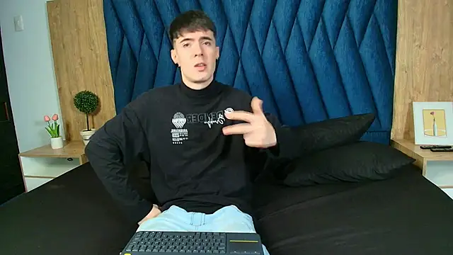 Snapshot of lio____ chatting on April 2026 03:04:02 AM lio online show from April 2026 03:04:02 AM