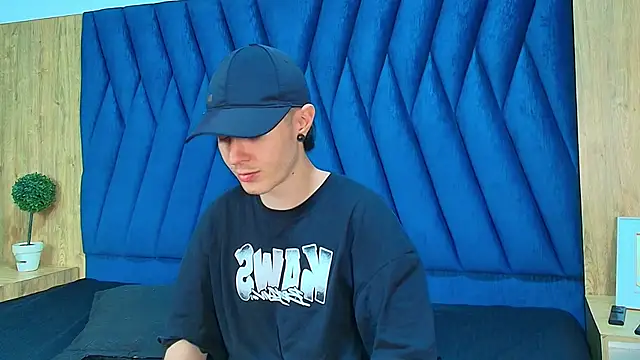 Snapshot of lio____ chatting on April 2026 03:18:01 AM lio online show from April 2026 03:18:01 AM