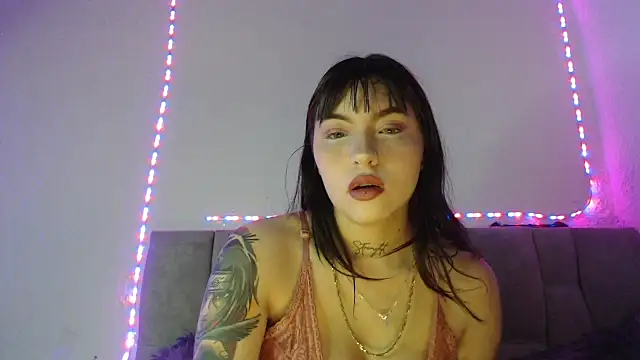 Snapshot of Val_Time chatting on June 2026 06:56:01 PM Val Time online show from June 2026 06:56:01 PM