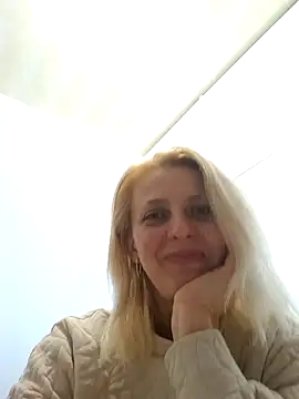 Snapshot of MiaLove183 chatting on April 2026 11:25:02 AM MiaLove183 online show from April 2026 11:25:02 AM