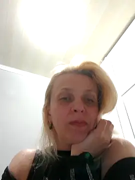 Snapshot of MiaLove183 chatting on May 2026 02:45:01 PM MiaLove183 online show from May 2026 02:45:01 PM