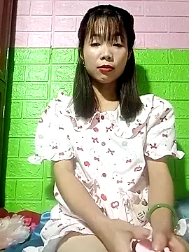 AmyLinee01 online show from April 2026 03:03:02 PM
