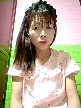 AmyLinee01 online show from May 2026 05:01:02 AM