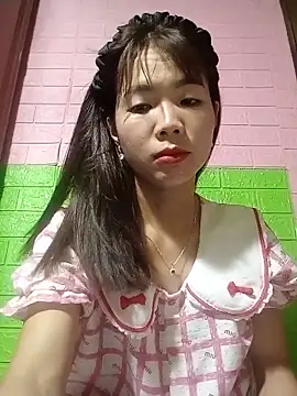 Snapshot of AmyLinee01 chatting on May 2026 05:48:02 AM AmyLinee01 online show from May 2026 05:48:02 AM