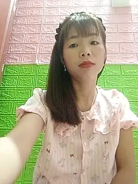 Snapshot of AmyLinee01 chatting on June 2026 05:28:02 AM AmyLinee01 online show from June 2026 05:28:02 AM