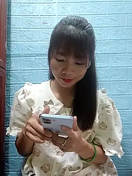 Snapshot of AmyLinee01 chatting on July 2026 06:20:01 PM AmyLinee01 online show from July 2026 06:20:01 PM