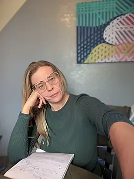 GwenWilde31 online show from August 2026 03:58:02 PM