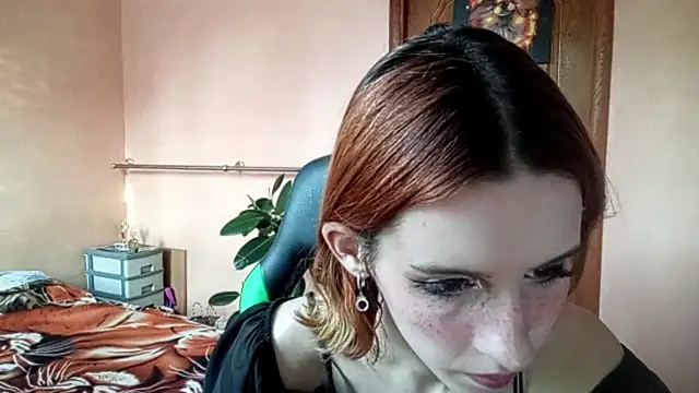 Snapshot of SirenFrost chatting on June 2026 03:54:01 PM SirenFrost online show from June 2026 03:54:01 PM