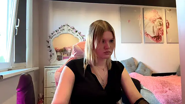 SweettAnny online show from June 2026 04:31:02 PM