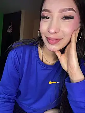 Snapshot of Itze_Mua chatting on May 2026 09:33:01 PM Itze Mua online show from May 2026 09:33:01 PM
