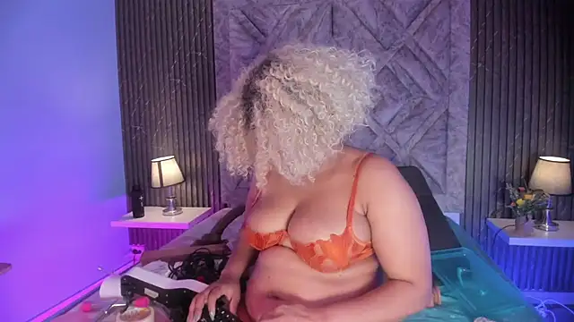 Snapshot of TammyBrown1 chatting on July 2026 04:39:01 AM TammyBrown1 online show from July 2026 04:39:01 AM