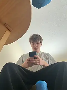 demon4ever online show from April 2026 06:17:01 PM