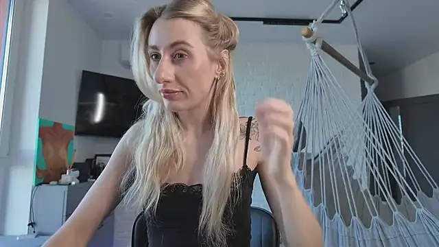 HEY KITSUNKA online show from April 2026 01:30:01 PM