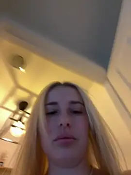 EloiseeUKK online show from March 2026 07:24:01 AM