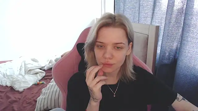 Snapshot of TenderChloe chatting on May 2026 09:39:01 AM TenderChloe online show from May 2026 09:39:01 AM