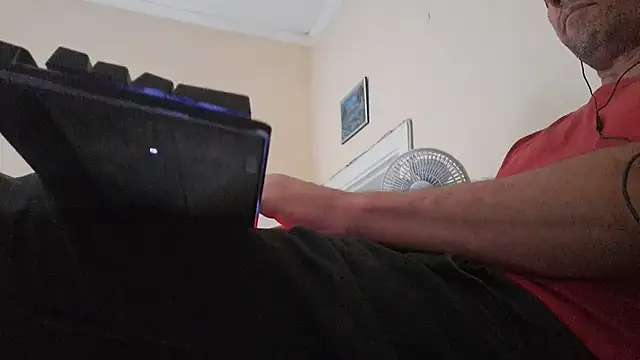 Sueliton2 online show from March 2026 07:47:01 PM