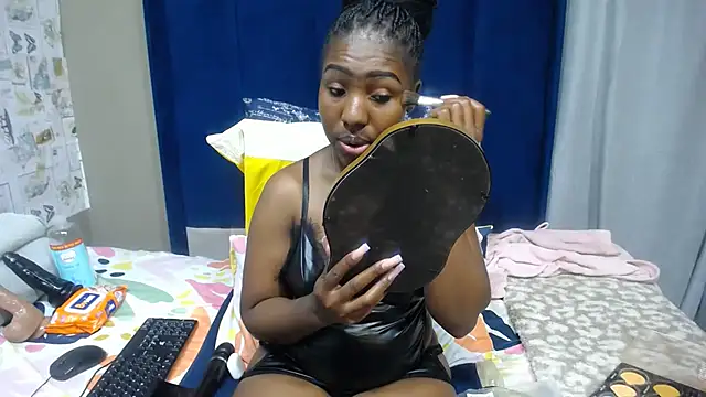 Candylips22 online show from June 2026 07:12:01 PM