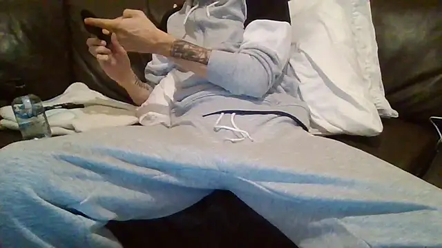 Snapshot of feetlovrr94 chatting on April 2026 02:22:02 AM feetlovrr94 online show from April 2026 02:22:02 AM