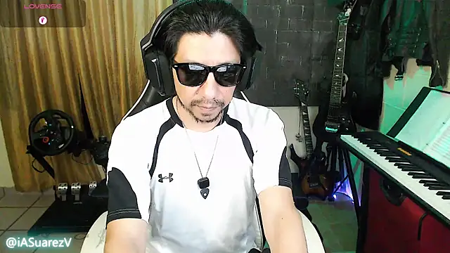 Snapshot of IASuarezV chatting on July 2026 04:29:02 AM IASuarezV online show from July 2026 04:29:02 AM