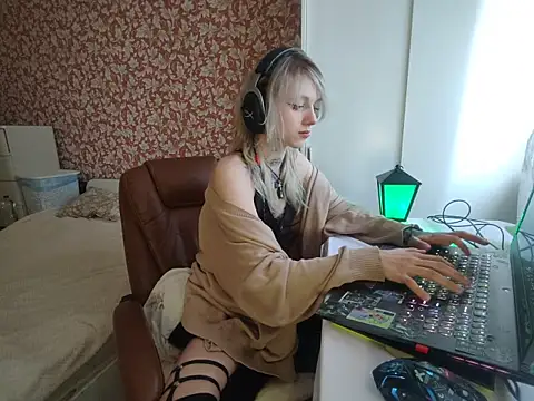 StijenaHunt online show from April 2026 01:17:02 PM