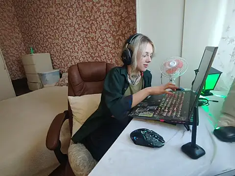 StijenaHunt online show from April 2026 01:28:01 PM