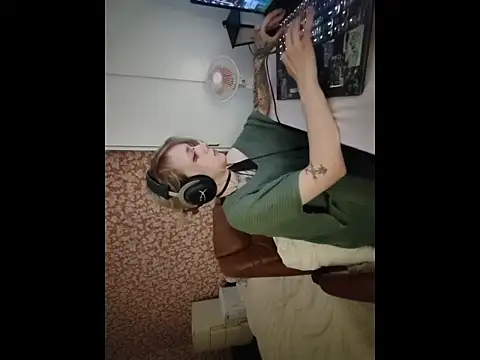 StijenaHunt online show from May 2026 02:32:02 PM