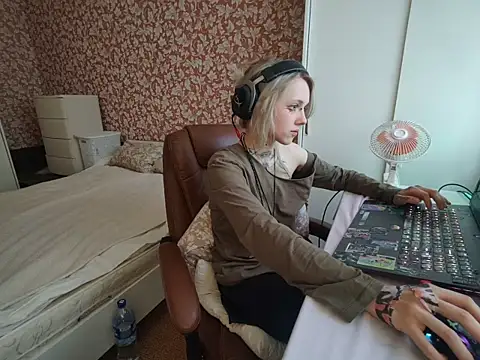 StijenaHunt online show from May 2026 01:05:01 PM