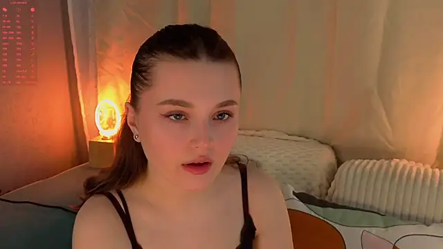 Snapshot of LorriMonz chatting on June 2026 01:29:01 AM LorriMonz online show from June 2026 01:29:01 AM