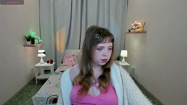 Snapshot of LeonaHicks chatting on March 2026 06:08:01 AM LeonaHicks online show from March 2026 06:08:01 AM