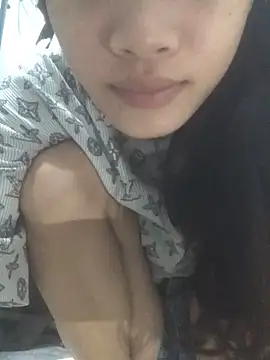 Snapshot of Yuri_k2 chatting on April 2026 01:36:02 PM Yuri k2 online show from April 2026 01:36:02 PM