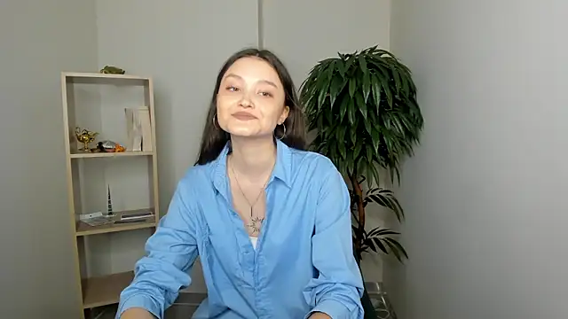 Snapshot of GussieGoold chatting on March 2026 10:42:02 AM GussieGoold online show from March 2026 10:42:02 AM