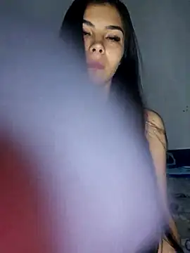 Crissdesire online show from May 2026 11:33:02 PM