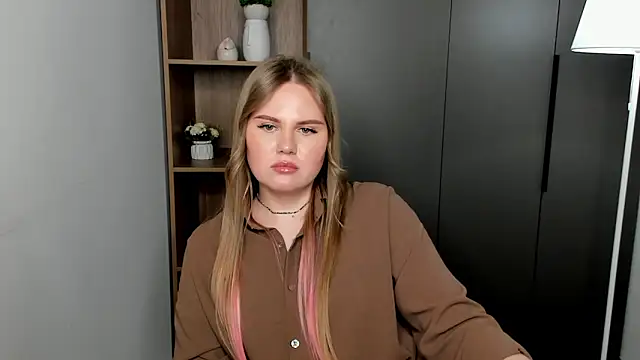 PaulinaBigley online show from April 2026 09:43:02 AM